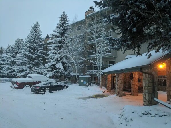 Exterior - Studio Condo and Falcon Point Resort
(Avon)