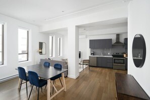 Unclassified image, 4 of 29, button