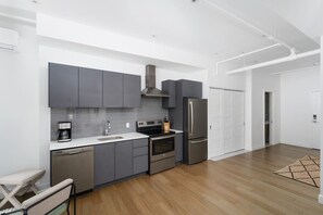 Unclassified image, 4 of 29, button