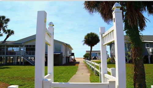 3-bedroom villa in peaceful Edisto Island, seconds from the beach 