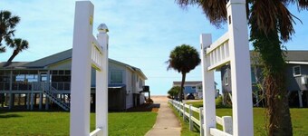 3-bedroom villa in peaceful Edisto Island, seconds from the beach 
