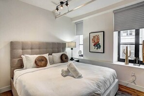 3 chambres, bureau, fer et planche à repasser, lit parapluie