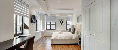 3 bedrooms, desk, iron/ironing board, travel crib