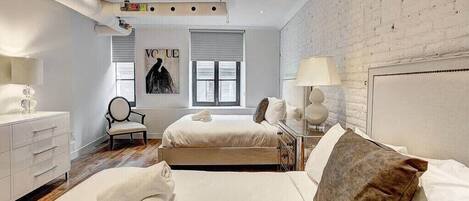 3 Schlafzimmer, Schreibtisch, Bügeleisen/Bügelbrett, Reisekinderbett