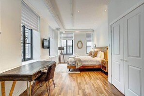 3 bedrooms, desk, iron/ironing board, travel cot - Mercer|Penthouse 6Beds-3BA|12Guests|Old Mtl (Montréal)