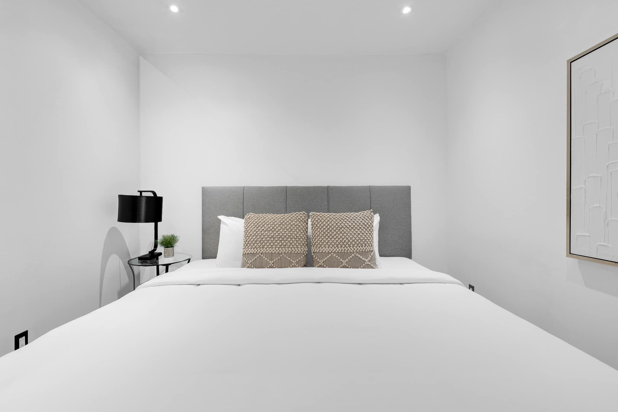 2 chambres, bureau, fer et planche à repasser, lit parapluie