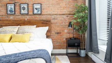 2 chambres, bureau, fer et planche Ă repasser, lit parapluie