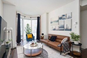 TV, offices - Stylish 2BD/2BA Brand New in Mile End/ Plateau (Montréal)