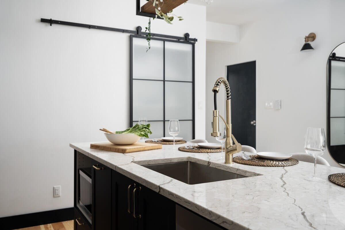 Køleskab, mikrobølgeovn, ovn, kogeplade