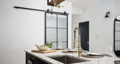 Fashion District of MTL- 3BD 3BA+parking