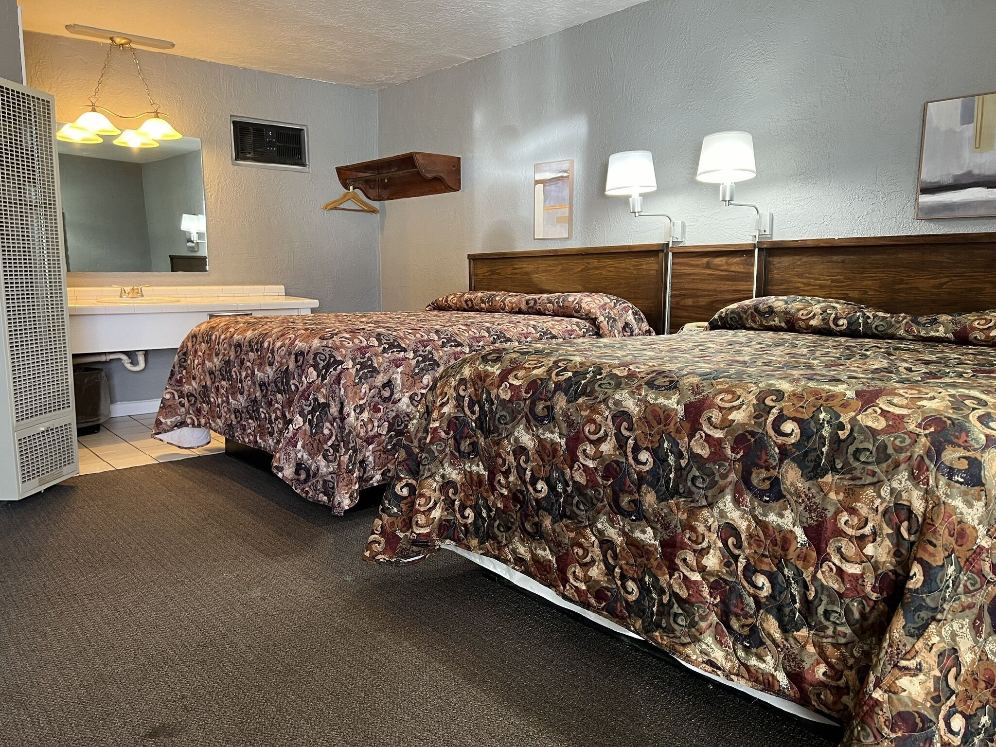 Free WiFi, bed sheets