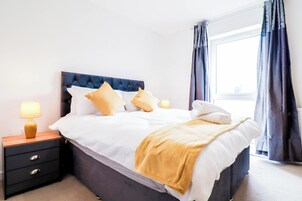 Apartment | 2 bedrooms, iron/ironing board, free WiFi, bed sheets
