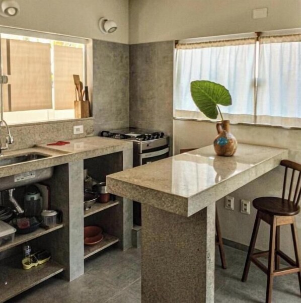 Fridge, oven, stovetop, coffee/tea maker