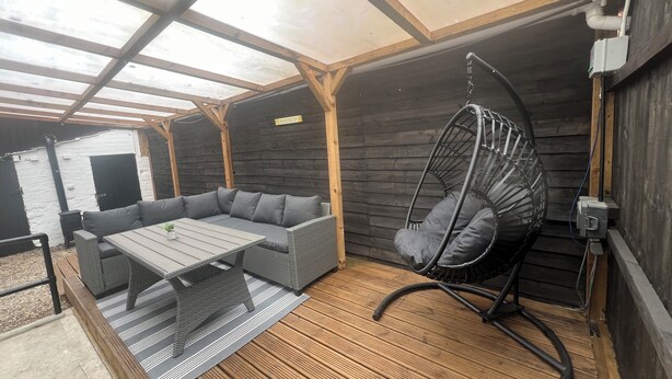 Terrace/patio - Spring cottage. Beautiful quaint period cottage in the heart of Lincolnshire. (Blyton)