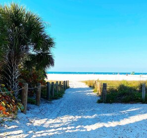 Beach - NEW! Saltwater Siesta | FREE Heated Pool | New! Mini Golf | Game Room | Near Beach | IMG (Sarasota)