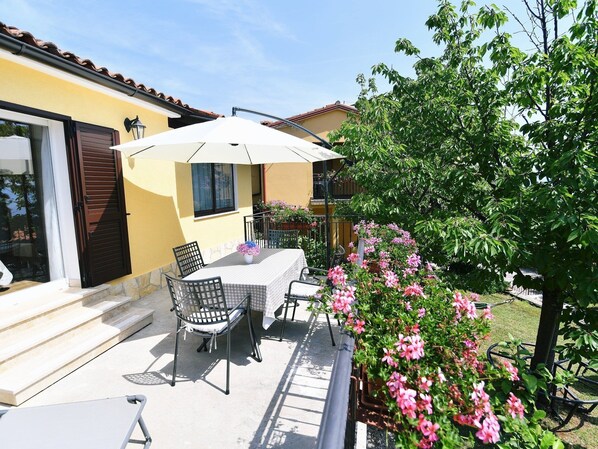 Maison (One Bedroom Holiday Home) | Terrasse/patio