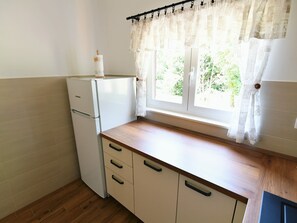 Maison (One Bedroom Holiday Home) | Cuisine privée | Réfrigérateur