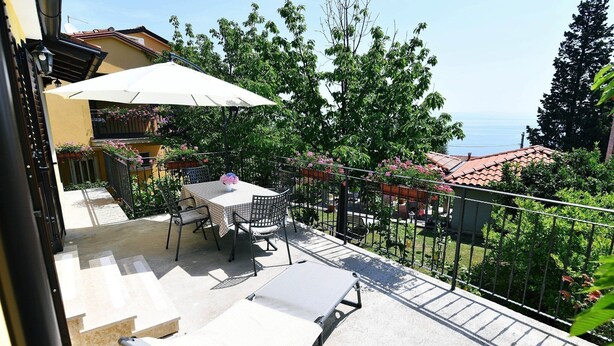 Nhà (One Bedroom Holiday Home) | Hiên