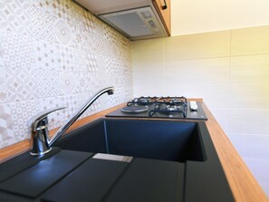 Private kitchen - Charming Holiday Home With Terrace and Garden - One Bedroom Holiday Home (Moscenicka Draga)