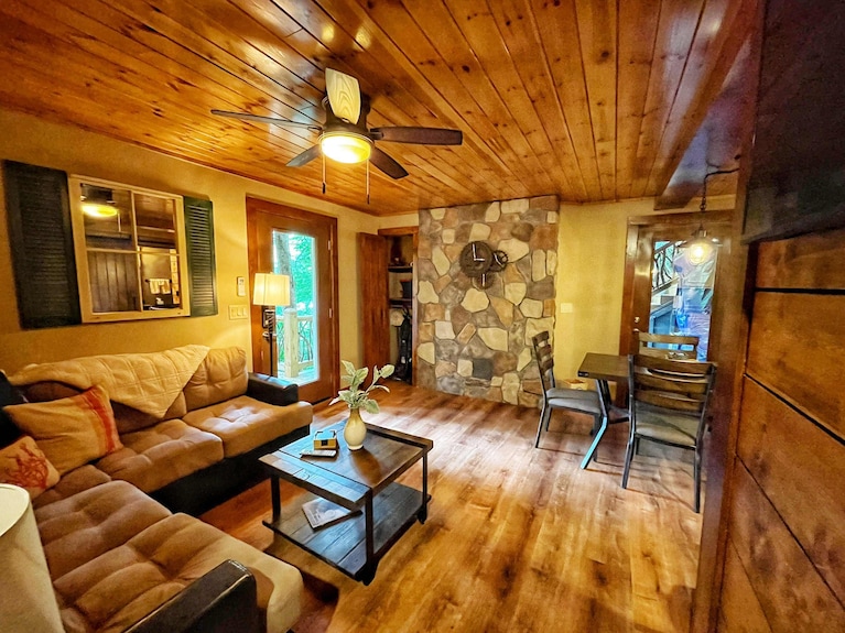 Lake Life Love: Cute 2br Hideaway On Tranquil Mirror Lake!" - Highlands, NC
