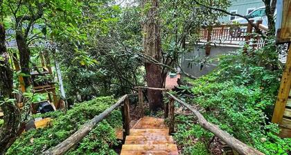 Lake Life Love: Cute 2BR Hideaway on Tranquil Mirror Lake!"