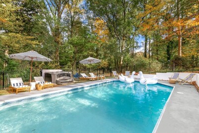 Scott Luxe Villa w Pool, Hot Tub & Games!