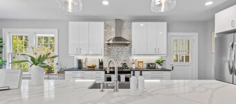 Modern Villa w Pool, Hot Tub & Games!