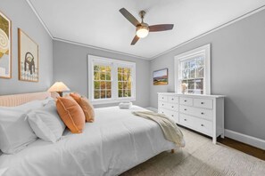 6 dormitoris, escriptori i planxa i posts de planxar 