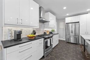 Frigorífic, microones, forn i placa de cuina 