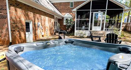 The Greensboro Manor | HotTub + FirePit + Basketball + 15 Min To Sedgefield CC