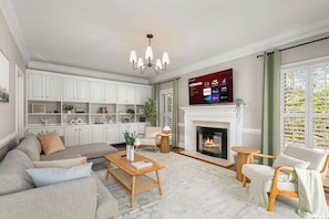 TV connectée, table de tennis de table, livres