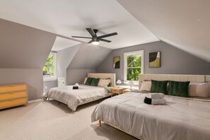 6 bedrooms, desk, iron/ironing board, travel cot