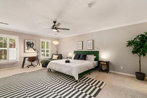 6 bedrooms, desk, iron/ironing board, travel crib