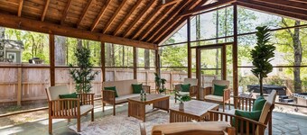 The Greensboro Manor | HotTub + FirePit + Basketball + 15 Min To Sedgefield CC