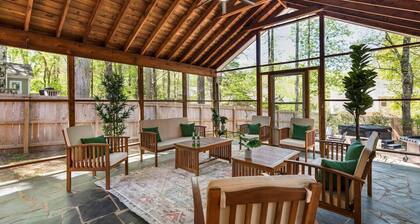 The Greensboro Manor | HotTub + FirePit + Basketball + 15 Min To Sedgefield CC