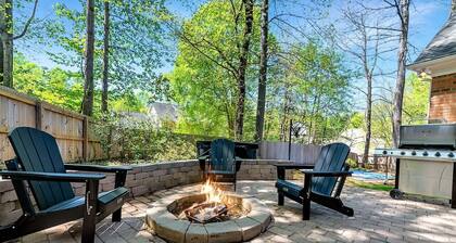 The Greensboro Manor | HotTub + FirePit + Basketball Court + 15 Min To Sedgefield CC