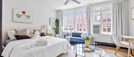 1 slaapkamer, een bureau, een strijkplank/strijkijzer, gratis wifi