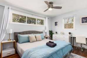 4 bedrooms, desk, iron/ironing board, free WiFi