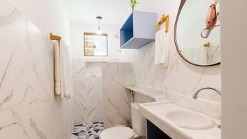 Shower, free toiletries, hair dryer, towels