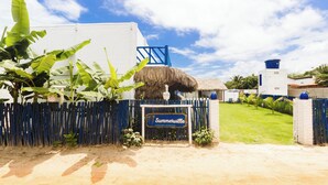 A fenced area with a sign reading "Summerville." - Summervilleflatsbg (Cajueiro da Praia)