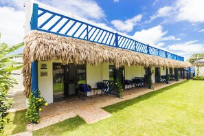 Familie studio suite, balkon, uitzicht op tuin | Terras