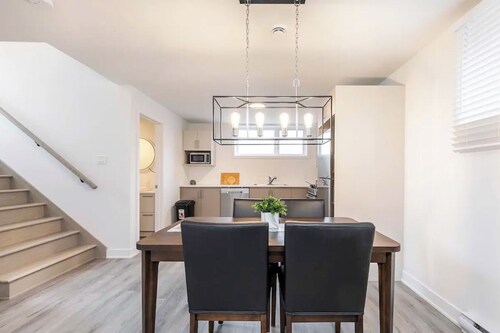 Lovely Cozy Getaway with Free Parking Included