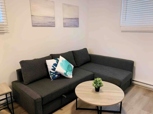 Lovely Cozy Getaway with Free Parking Included
