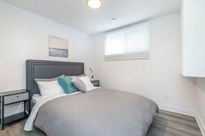 1 غرفة نوم ومكواة/لوح كي وواي فاي وملاءات أسرّة