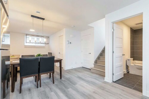 Lovely Cozy Getaway with Free Parking Included