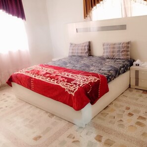 Sistema de insonorización, tabla de planchar con plancha y wifi gratis 