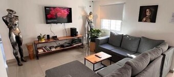 BLACK STAR ART HOSTEL