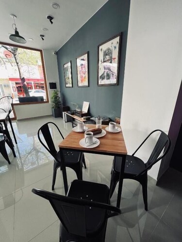 BLACK STAR ART HOSTEL