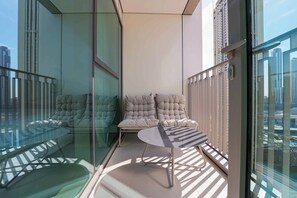 Interior - Chic 2-bedroom downtown apartment with Burj Khalifa views (Dubai)