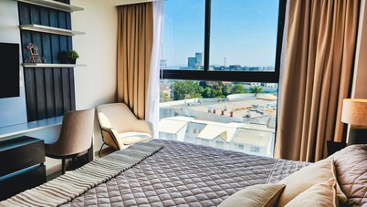 Charming 3-bedroom condo with WiFi, AC in amazing view 